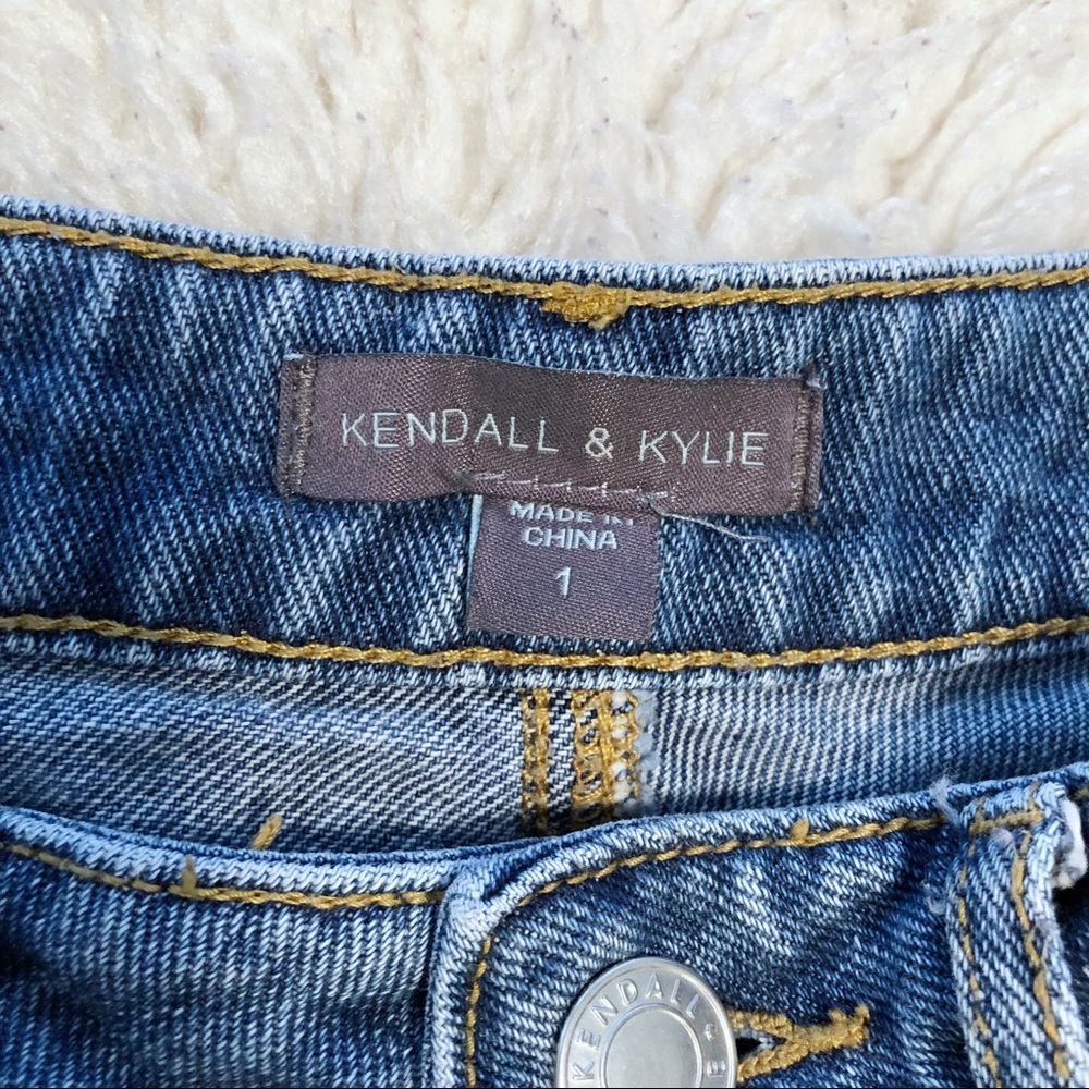 Kendall & Kylie Frayed Hem Jean Shorts Size 1 - Picture 5 of 8